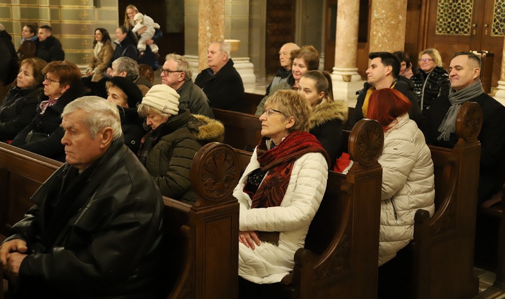 imgi_53_729_horvat_advent05