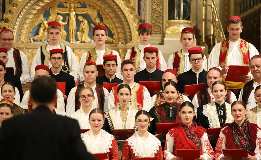 imgi_57_729_horvat_advent09