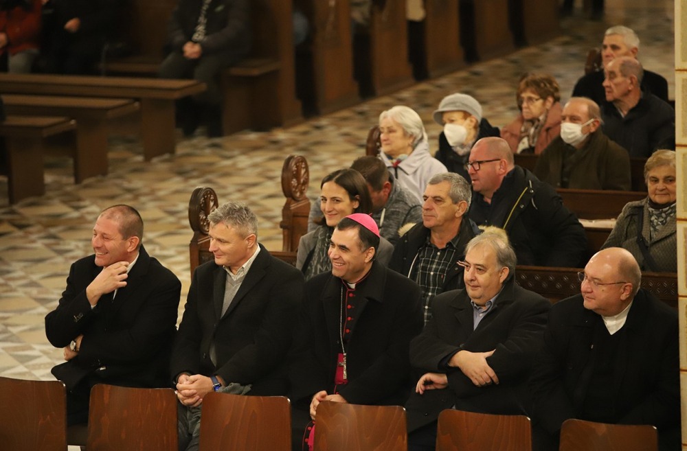 imgi_58_729_horvat_advent10