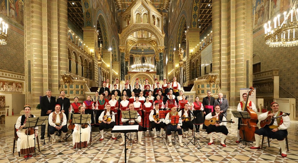 imgi_59_729_horvat_advent11