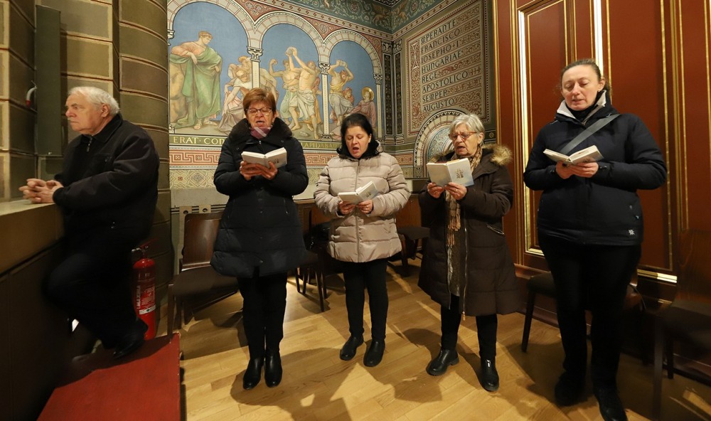 imgi_67_729_horvat_advent21