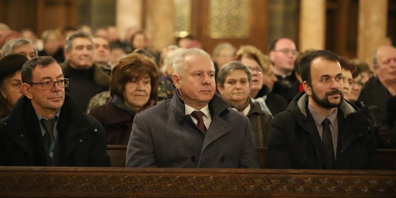 imgi_7_thumb_729_horvat_advent03