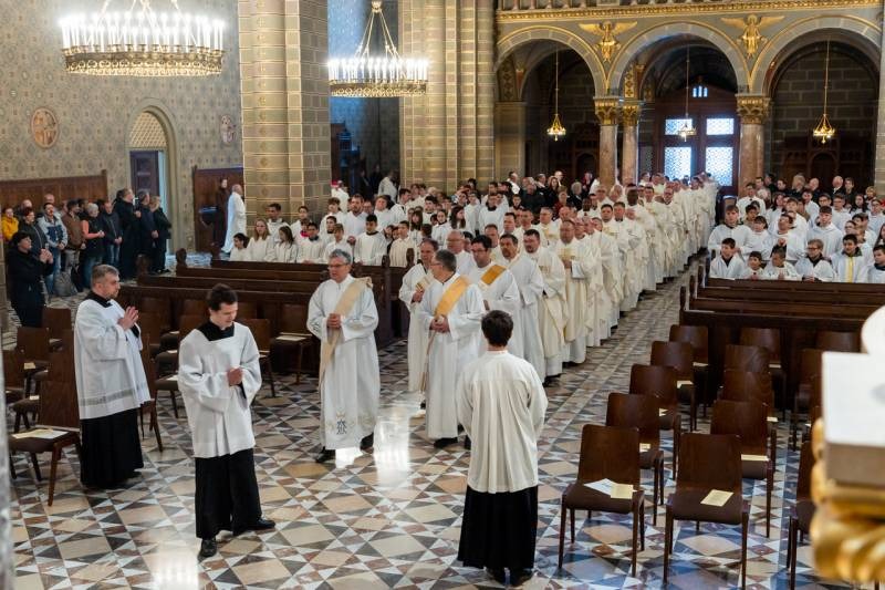 imgi_18_thumb_769_2024_03_28_olajszentelesi szentmise_20