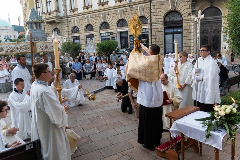 imgi_106_thumb_794_2024_06_02_urnapja pecs_107