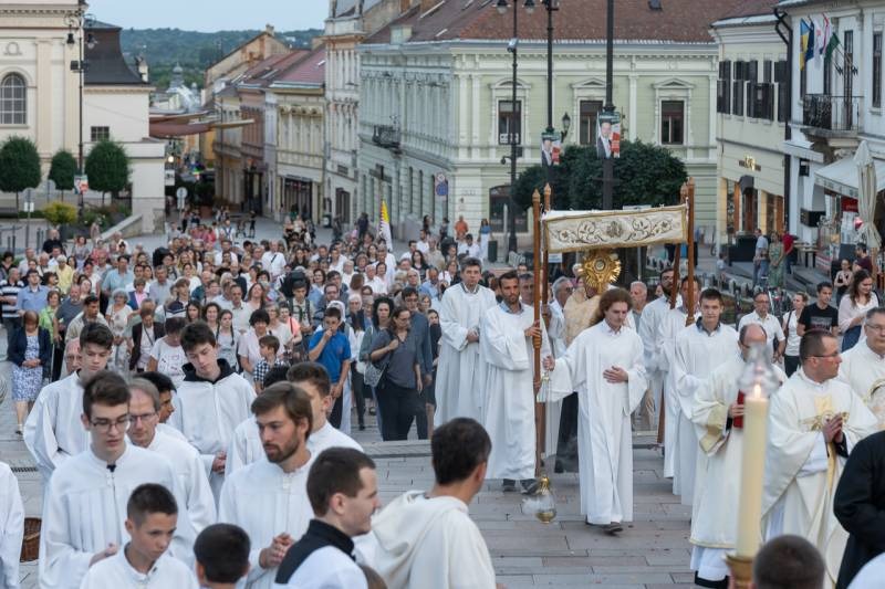 imgi_114_thumb_794_2024_06_02_urnapja pecs_115