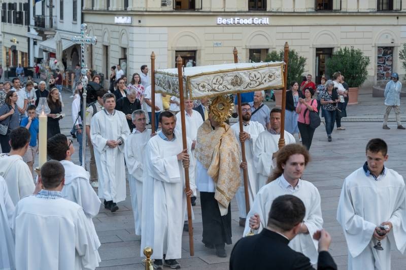 imgi_115_thumb_794_2024_06_02_urnapja pecs_116