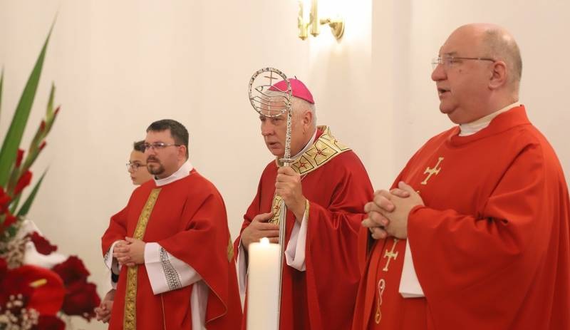 imgi_16_thumb_791_horvat_bermalas013