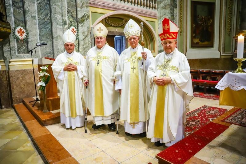 imgi_3_thumb_785_gyemantmise01