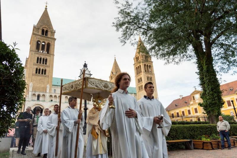 imgi_69_thumb_794_2024_06_02_urnapja pecs_69