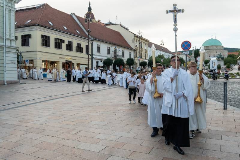 imgi_96_thumb_794_2024_06_02_urnapja pecs_97