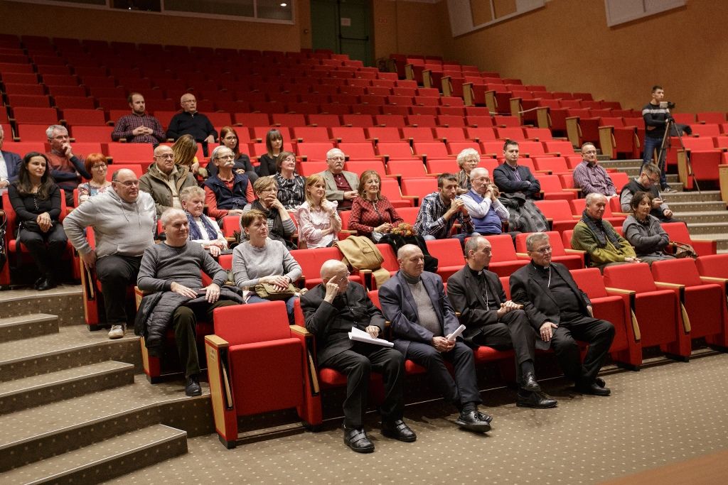 3444_15668_zoomed_esz-k7