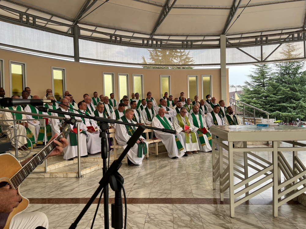 374_Koncelebralo_papok_02