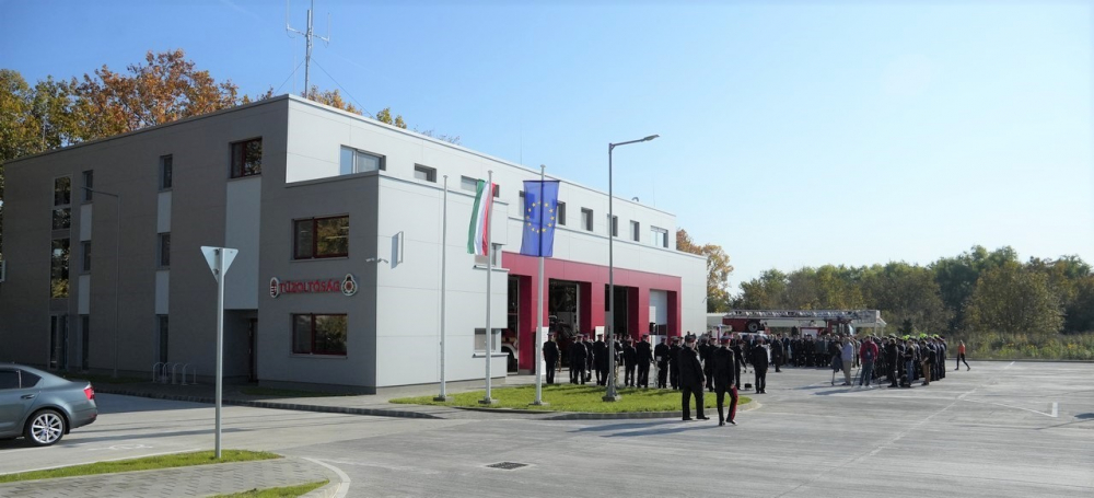 457_Tuzoltoallomas-megaldasa-Pecs-003