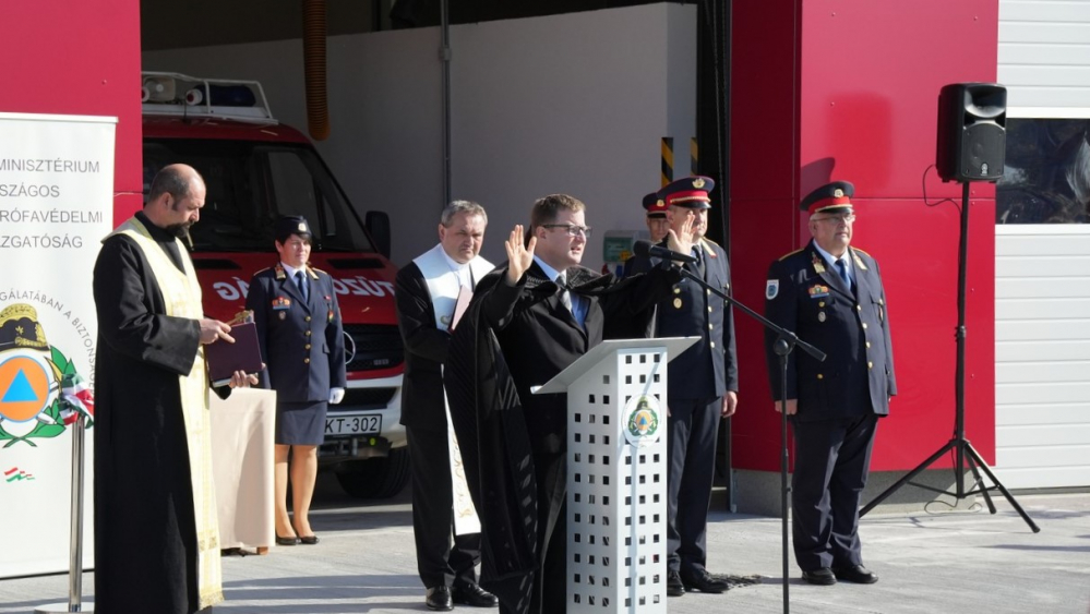 457_Tuzoltoallomas-megaldasa-Pecs-101