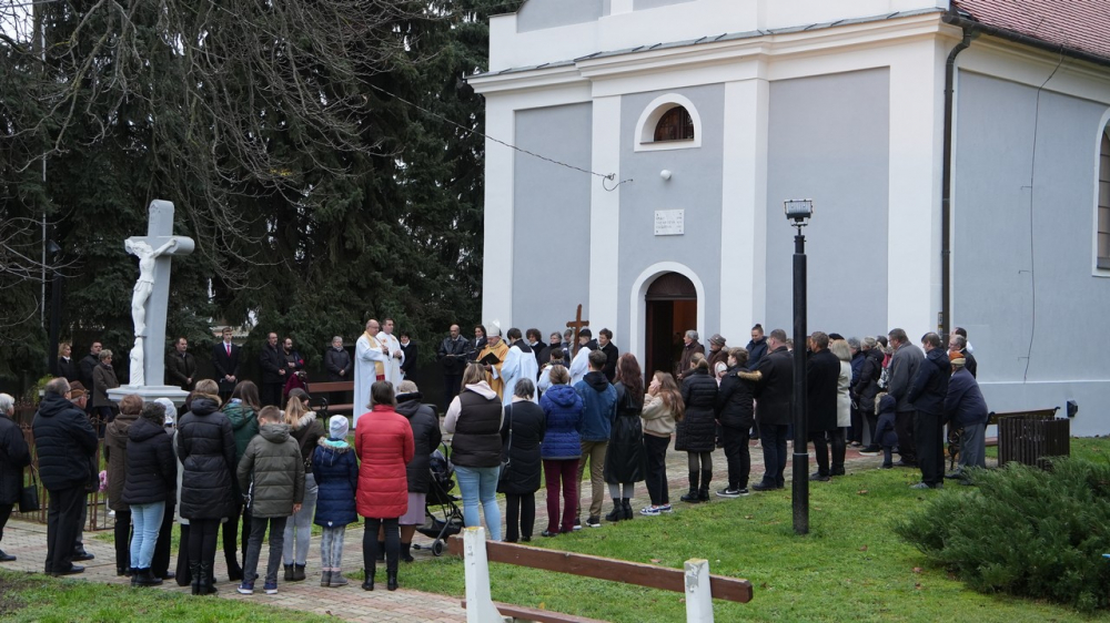 486_Udvar-templomfelujitas-02