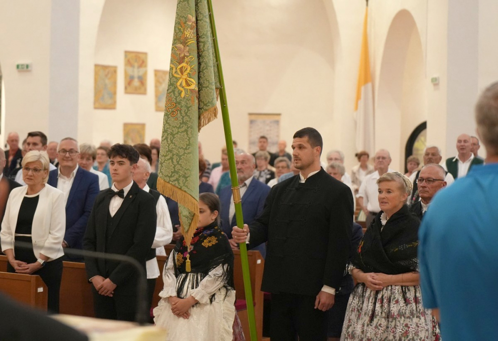 631_Mohacs-zaszlomegaldas-03