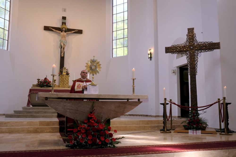 Bátán_a_NEK_kereszt_Egyedi