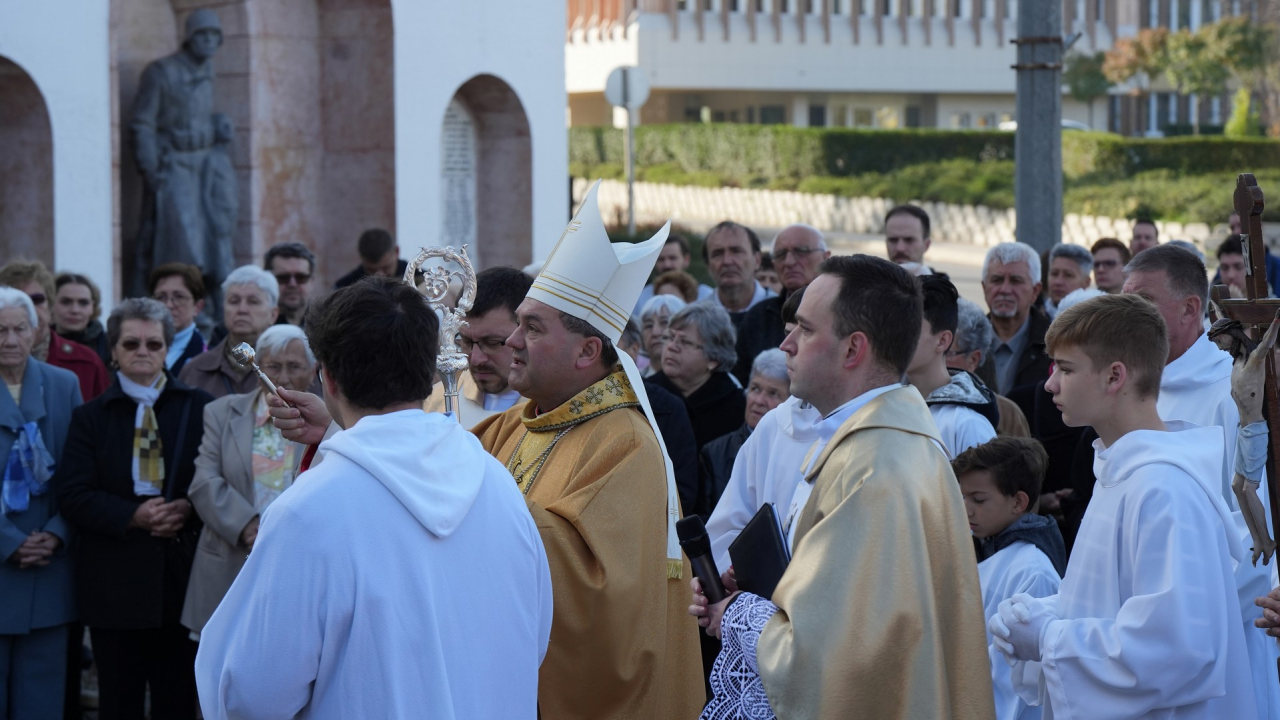 Komloi-templommegaldas-003