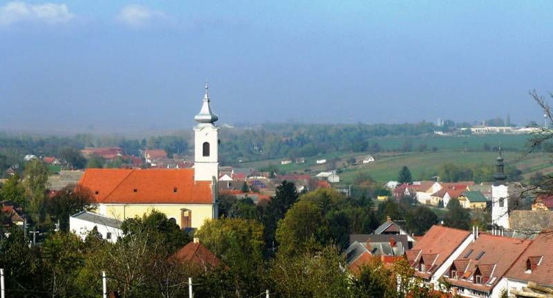 thumb_333_Somberek_nyitokep_templommal