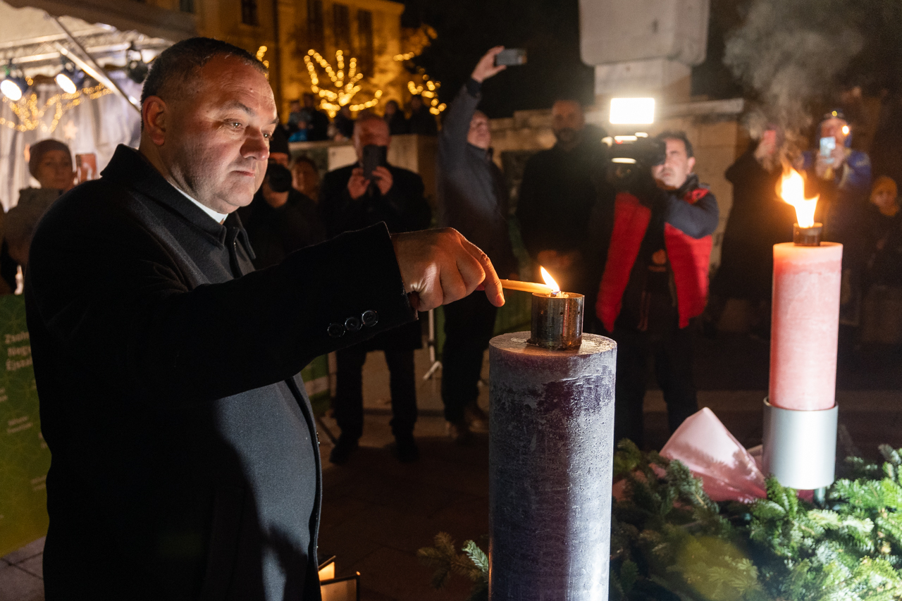 2024_12_21_gyertyagyujtas_12