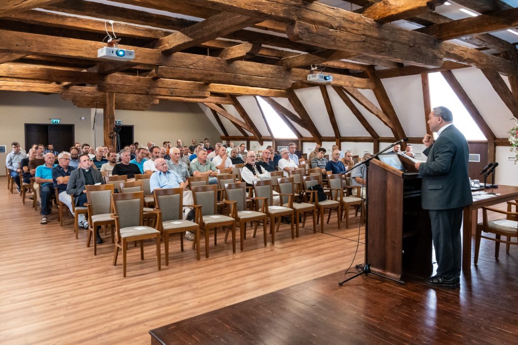 Ferfitalalkozo_Pecs_szept_34