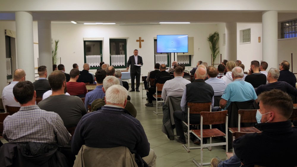 171_Ferfitalalkozo-Paks-04