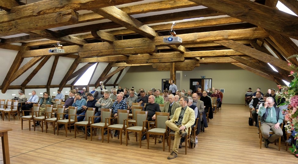 Ferfitalalkozo-04-Pecs-09