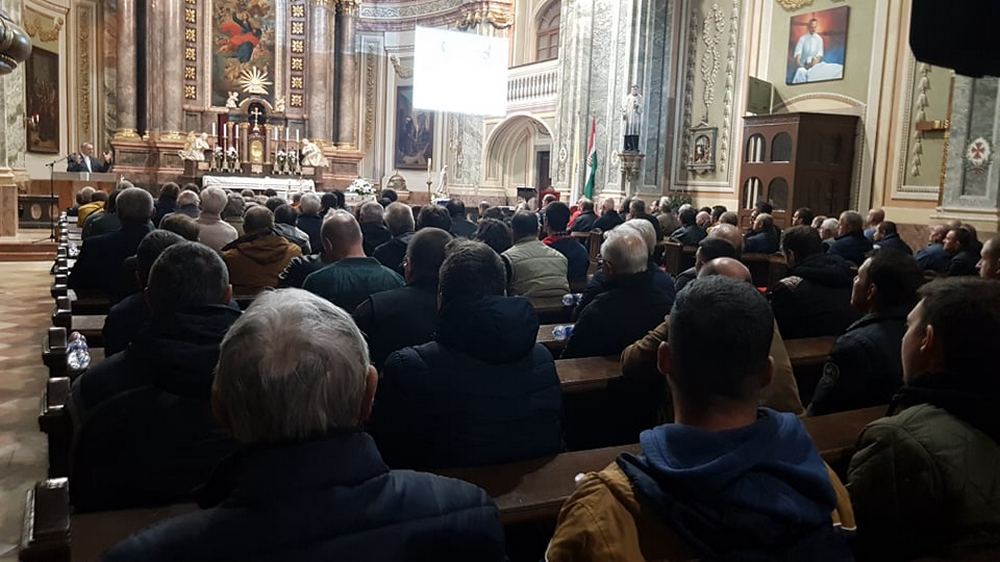 Ferfitalalkozo1-Szekszard-1