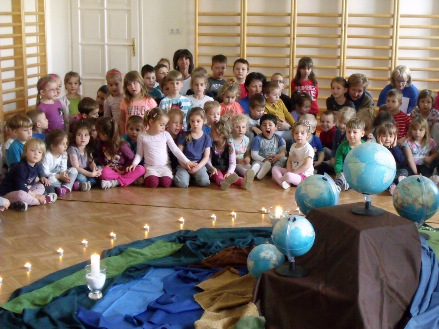 gyujt-egy-gyertyat-a-foldert_02