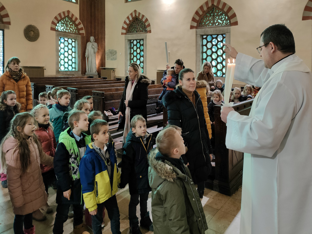 533_kicsiny-kis-fenyemmel-2