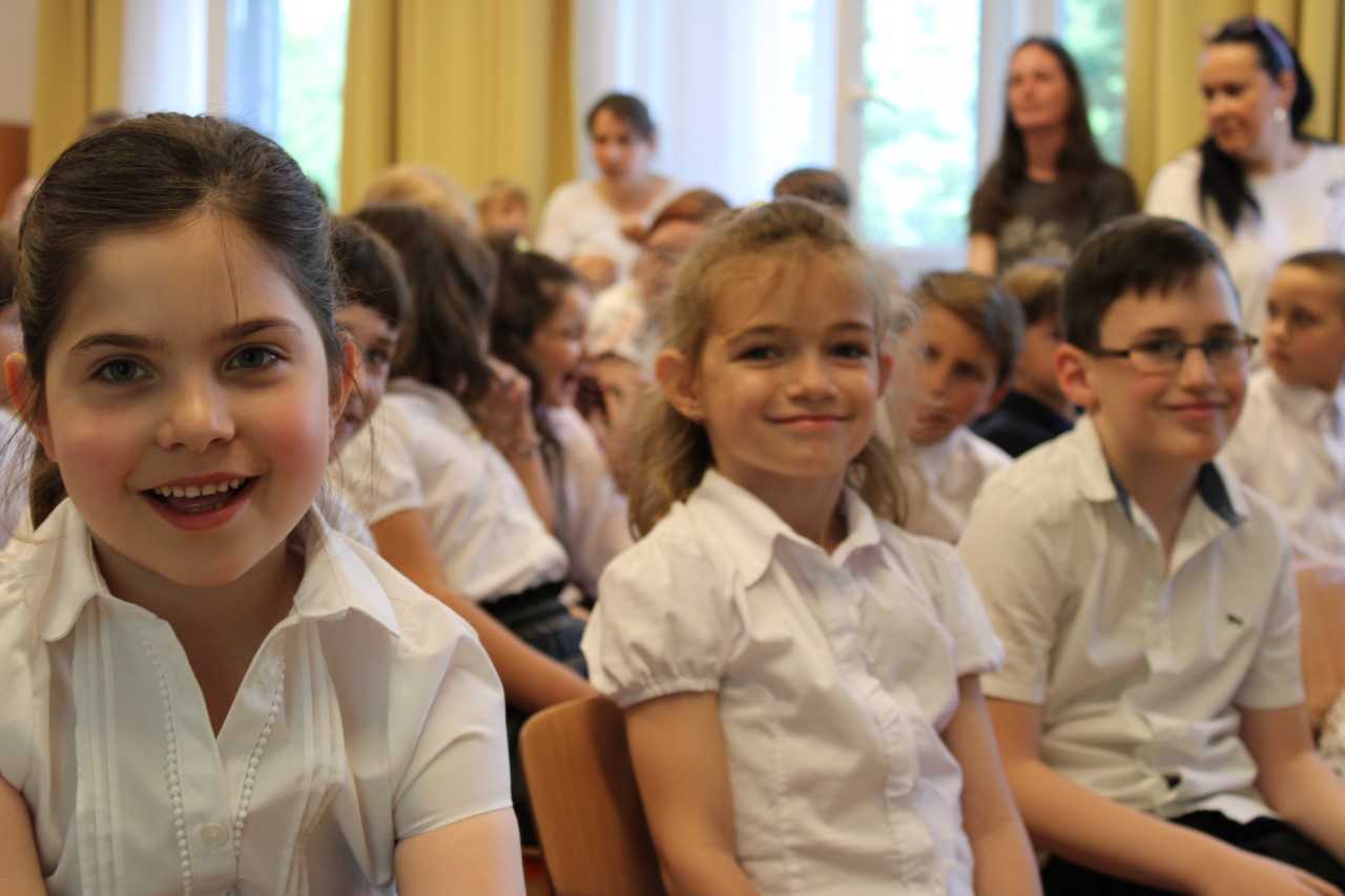 Komló_mesemondó1