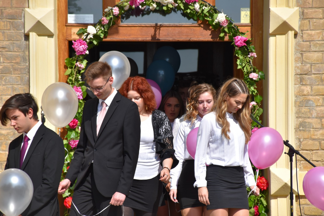 tolnai_gimnazium_ballagas