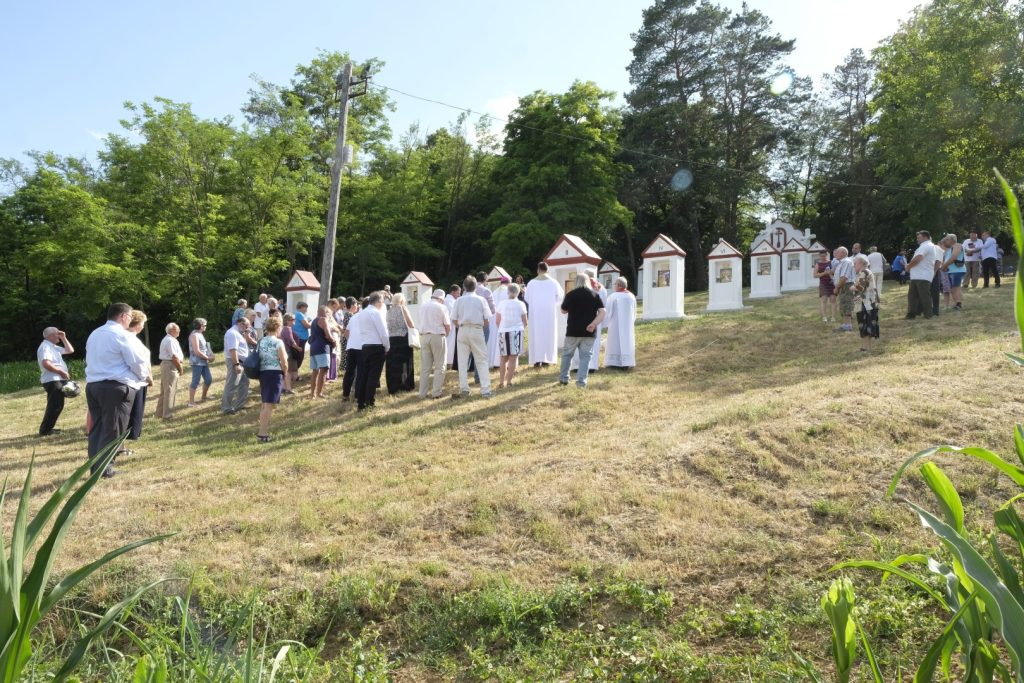 2021.06.30_Gödre_felújított_kálvária_1