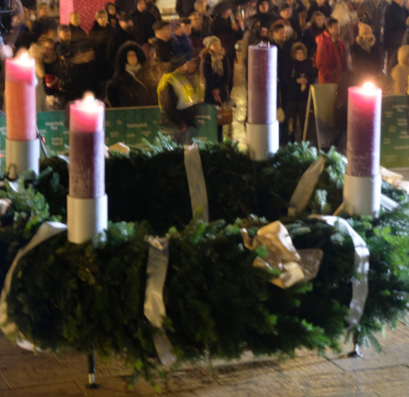 Advent3-gyertyagyujtas-Pecs