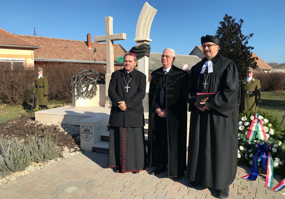 Nemet-kitelepites-emlekmu-Bonyhad-Wigand (1)