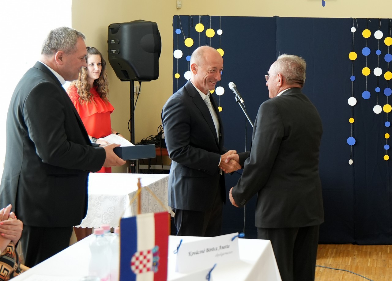 Sellyeert-diszoklevel-05