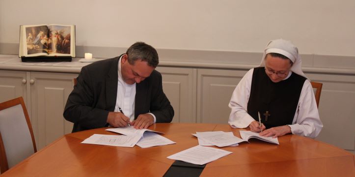 Szerzodes-alairasa-0311