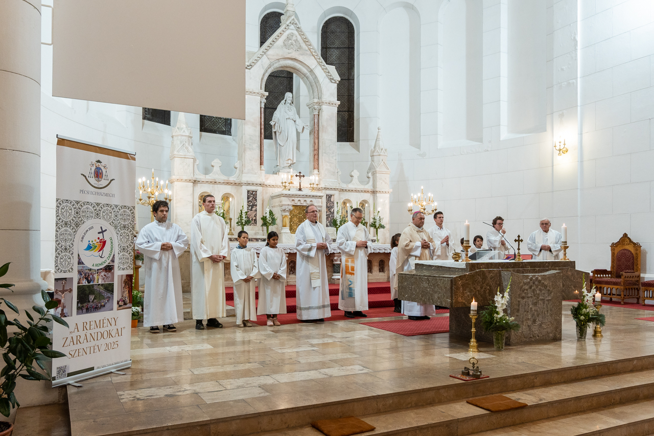 2025_10_12_Pius_kozossegi