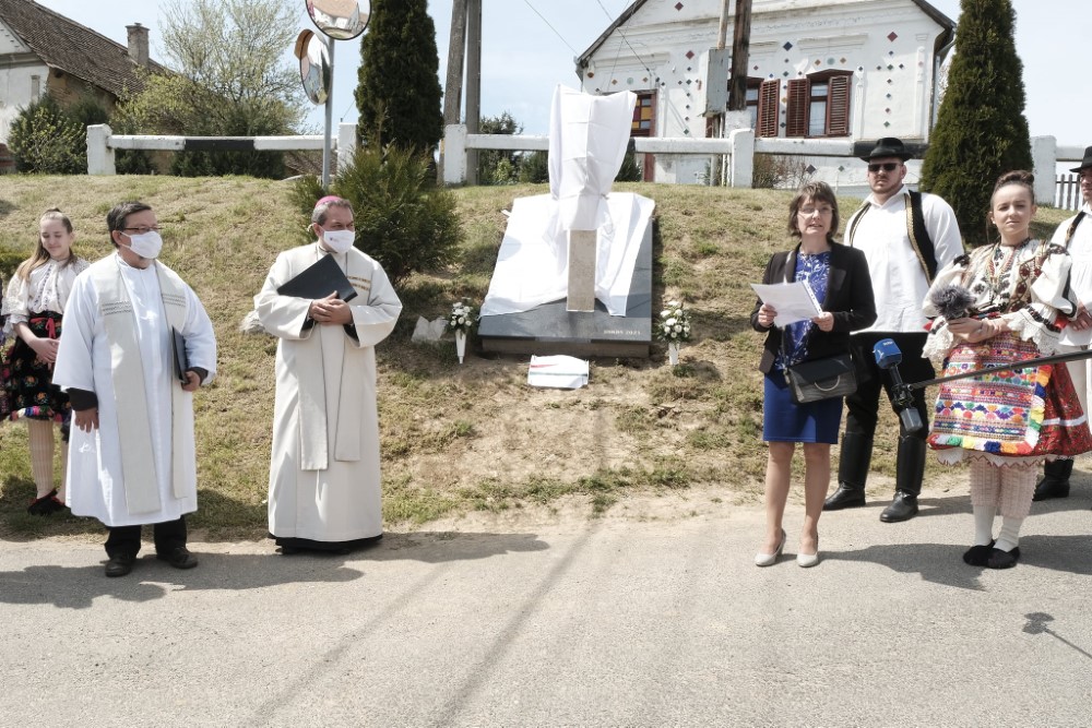 Pécsudvard_Feltámadt_Krisztus_szoboravató_4_Egyedi