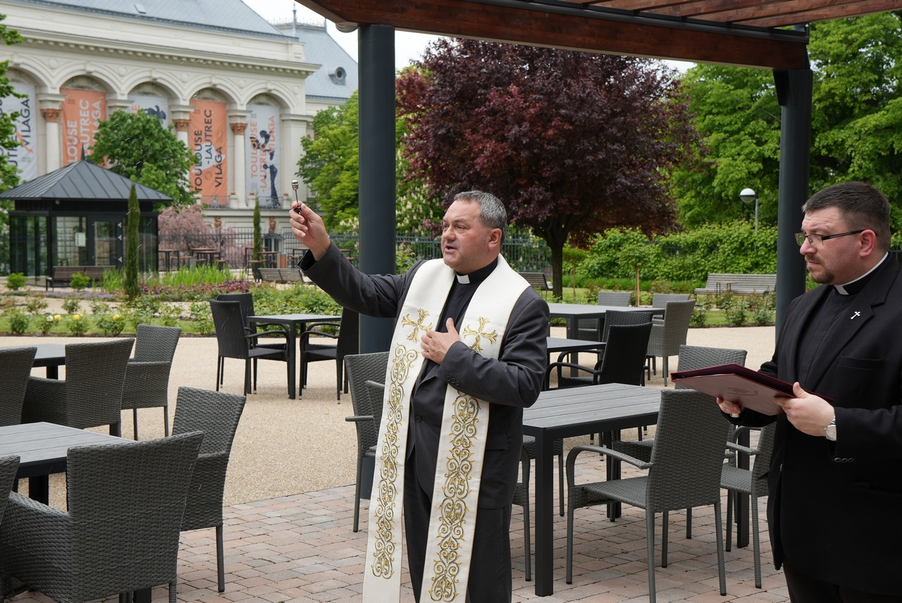 Rozsakert-megaldasa-11