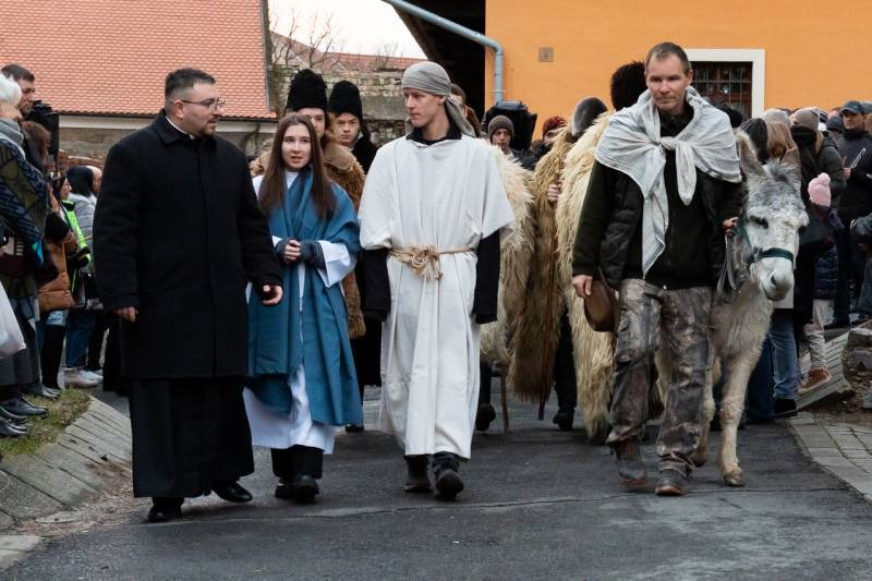 imageye___-_imgi_10_thumb_732_2023_12_23_szallast keres_10