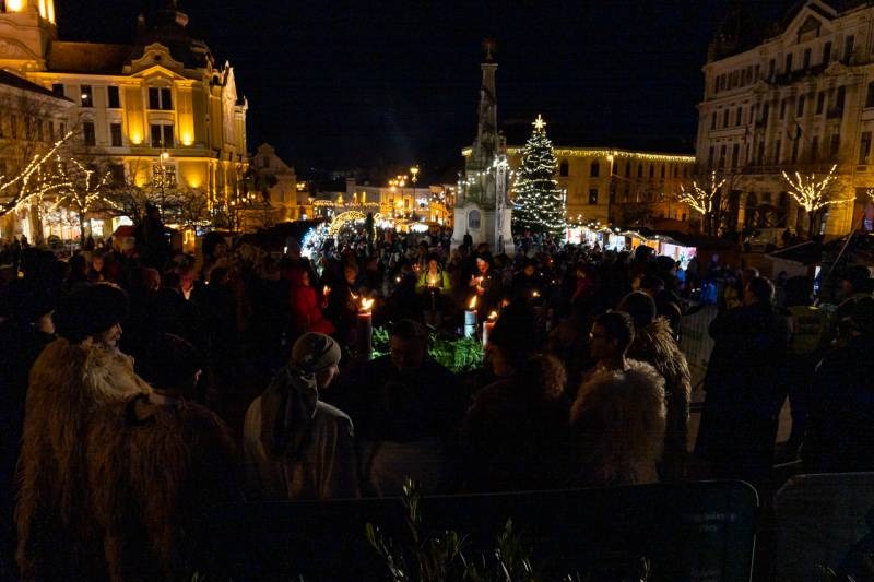 imageye___-_imgi_10_thumb_733_2023_12_23_gyertyagyujtas_12