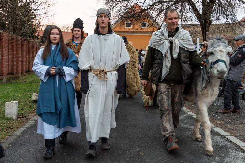 imageye___-_imgi_11_thumb_732_2023_12_23_szallast keres_11