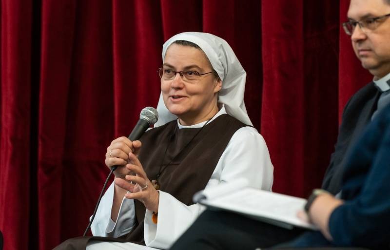 imageye___-_imgi_11_thumb_758_2024_02_10_kerekasztal_17