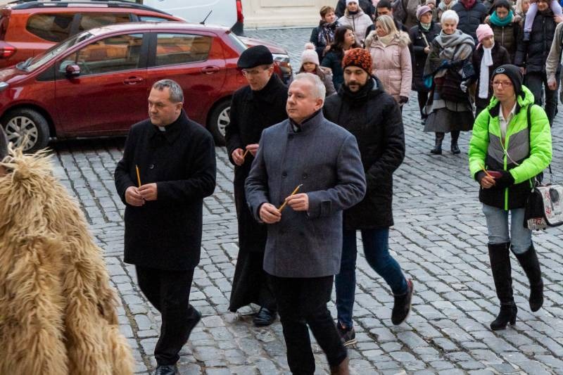 imageye___-_imgi_14_thumb_732_2023_12_23_szallast keres_14