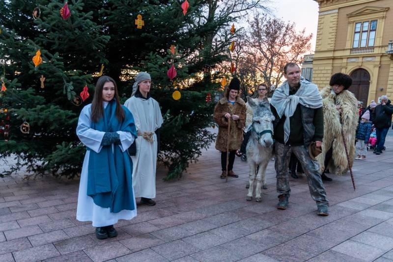 imageye___-_imgi_15_thumb_732_2023_12_23_szallast keres_15