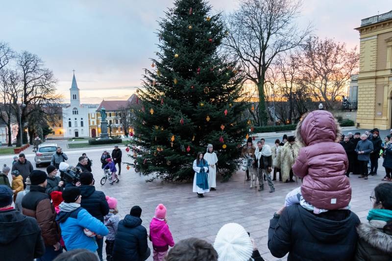 imageye___-_imgi_16_thumb_732_2023_12_23_szallast keres_16