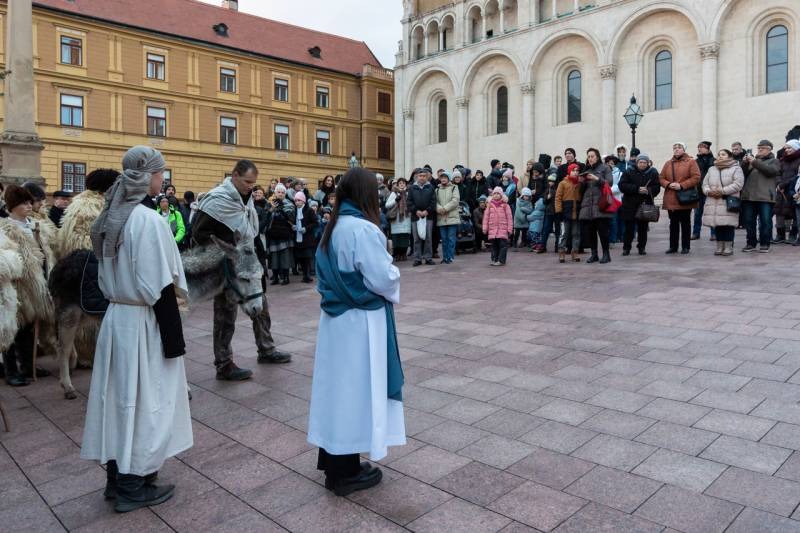 imageye___-_imgi_17_thumb_732_2023_12_23_szallast keres_17