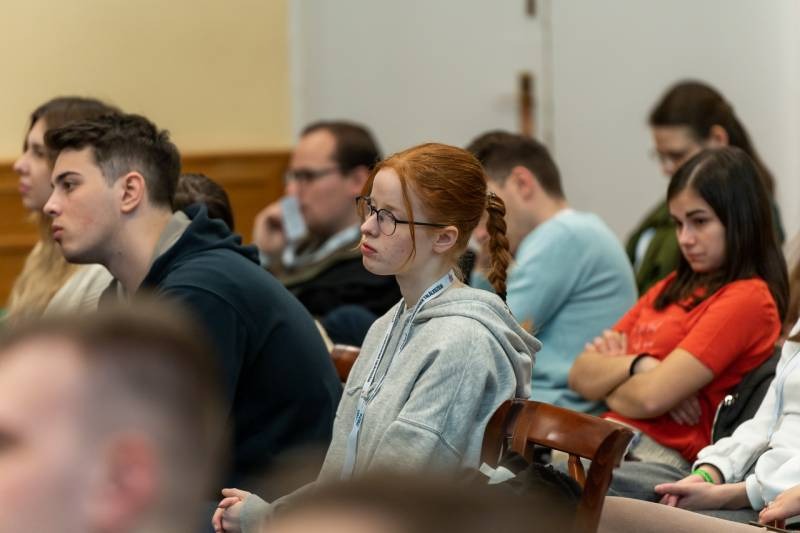 imageye___-_imgi_18_thumb_758_2024_02_10_kerekasztal_24