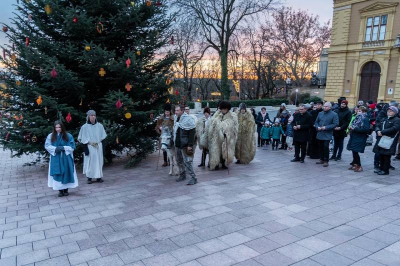 imageye___-_imgi_19_thumb_732_2023_12_23_szallast keres_19